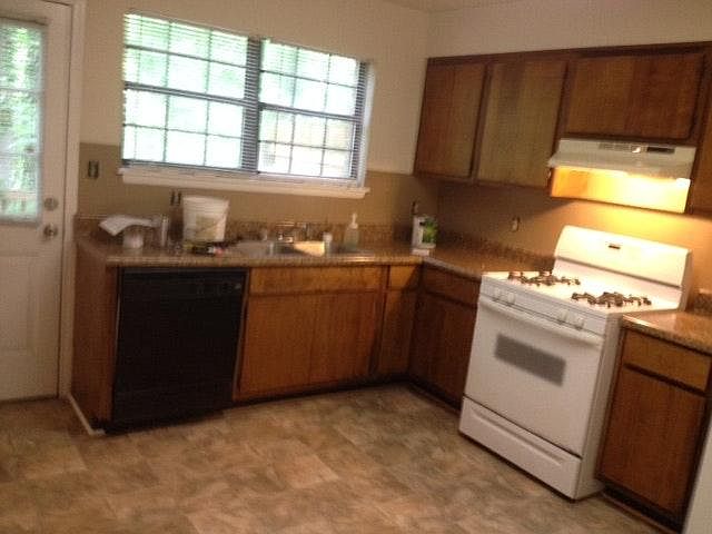 2nd image of 170 Meadowbrook Ct APT D