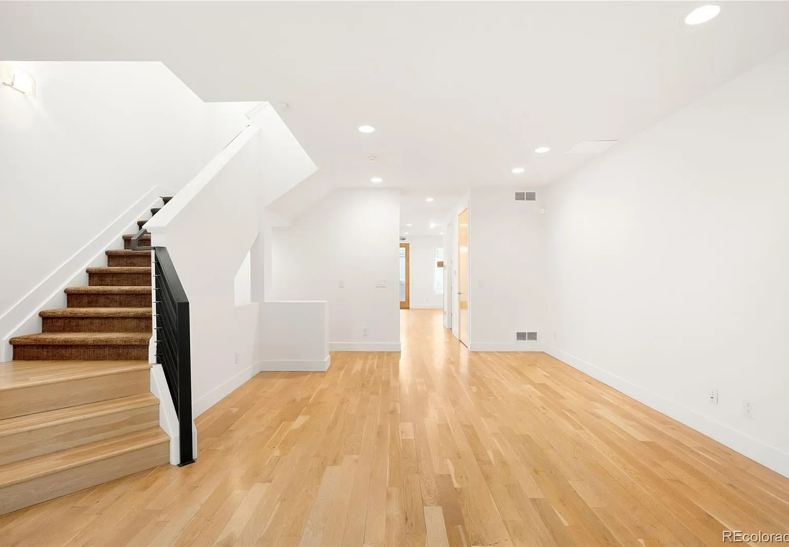 3 bed, 3.5 bath, 2848 sqft, $5,250 — Photo 3