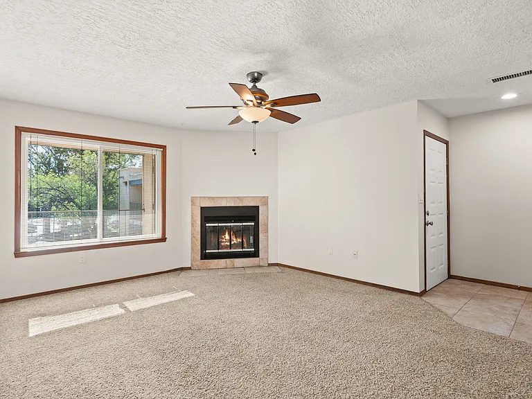 Cloverleaf Apartments — Photo 8