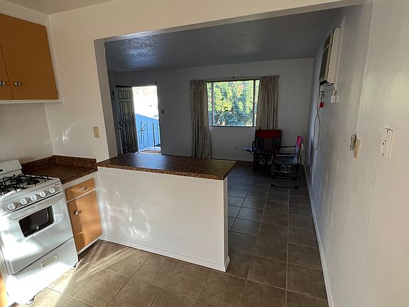 4th image of 222 1/2 B St #2