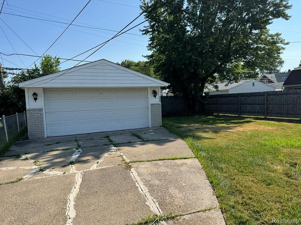 23113 Socia St, photo 16