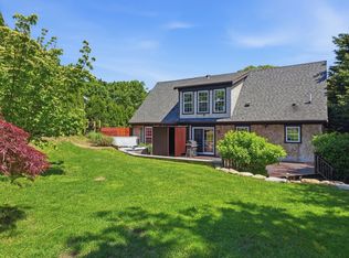 21 Davis St, Tisbury, MA 02568