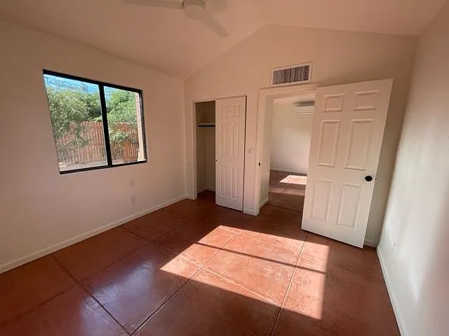 2732 E Helen St — Photo 13