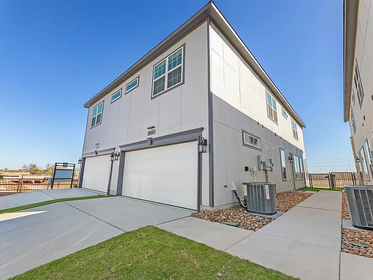 903 Beebrush Ln — Photo 11