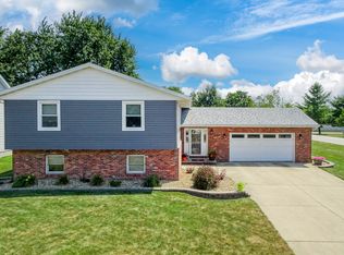 708 Kelley Dr, Heyworth, IL 61745