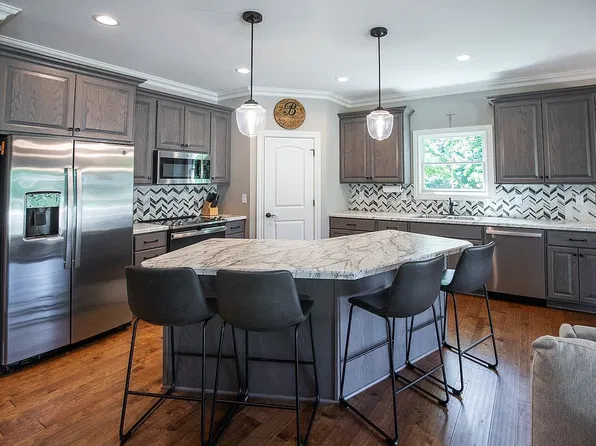 1701 Burton Rd, Utica, KY 42376