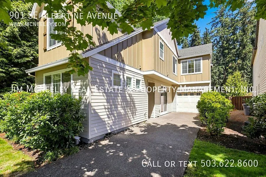 Charming End-Unit Townhome in Quiet Cul-de-Sac — Photo 3