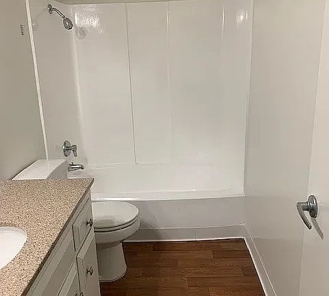 4th image of 7372 Elmhurst Pl