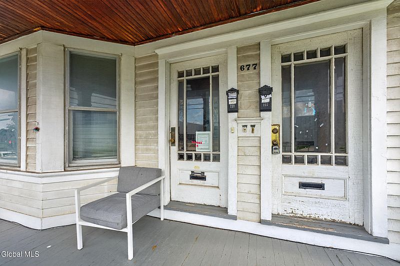 5th image of 677 Washington Avenue