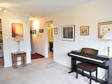 2nd image of 4939 S Dorchester Ave APT 4B