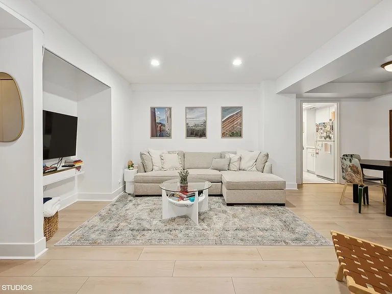 40 E Delaware Pl #705 — Photo 4