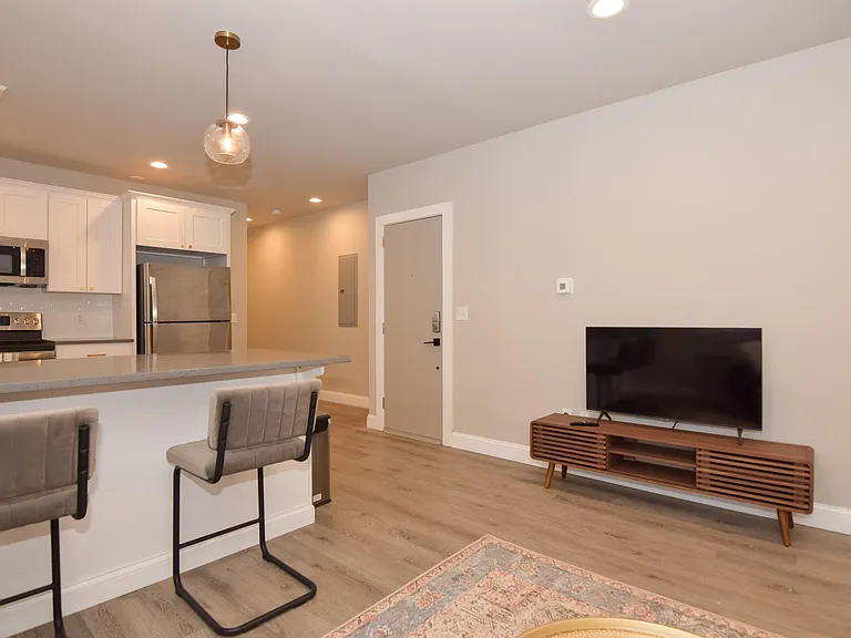 1401 Market St #2L — Photo 5