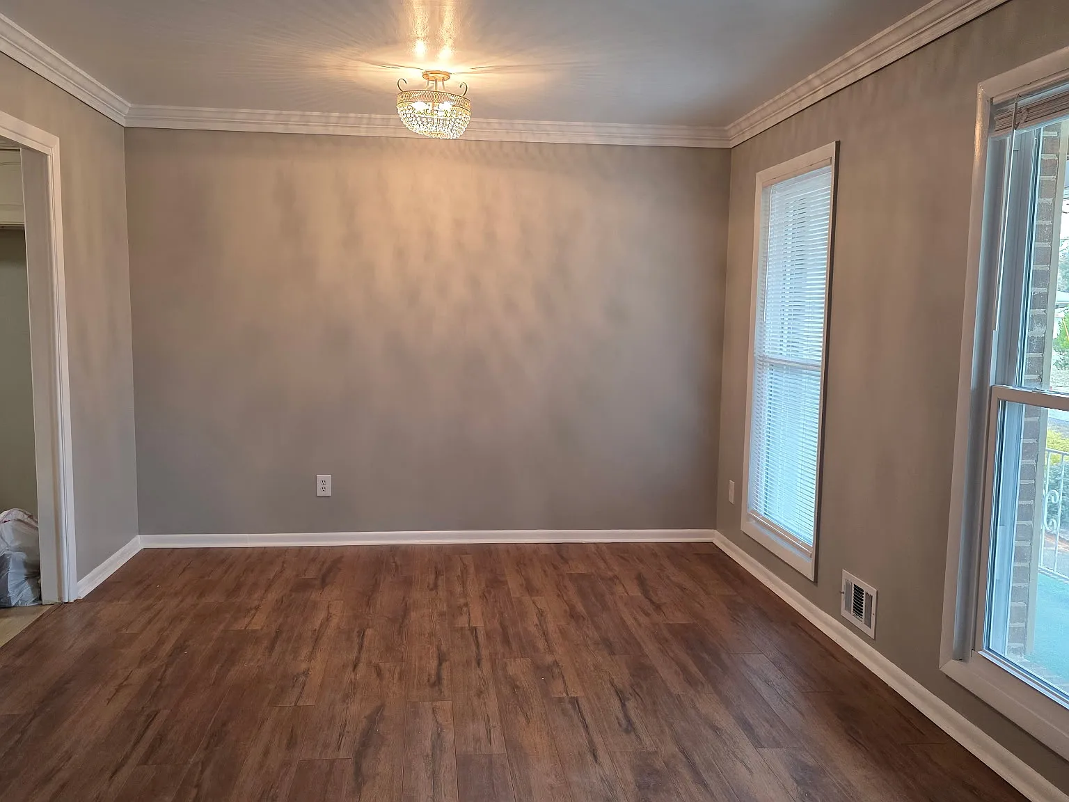 3 bed, 1180 sqft, $2,100 — Photo 2