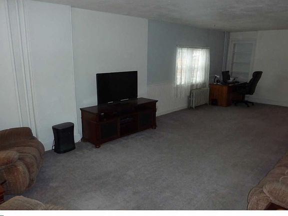 4th image of 443 Grove St