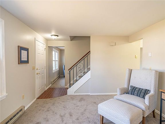 5th image of 15 Wheatfield Cir