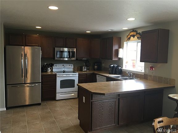 2nd image of 1341 E Raymond Dr