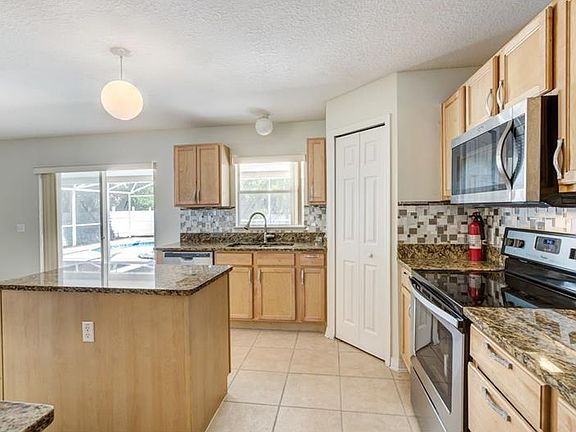 5th image of 31736 Parkdale Dr