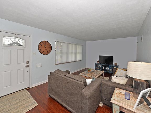 4th image of 315 Southwark Ln