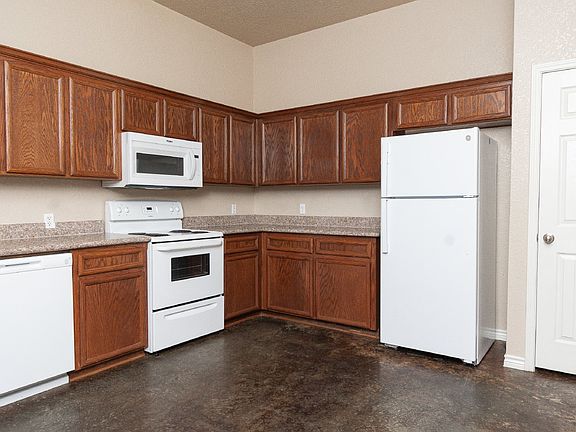 5th image of 4102 Cambridge Dr APT B
