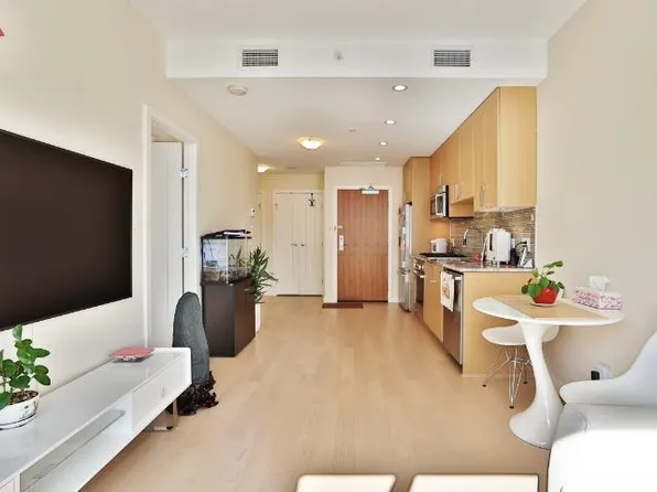 38 W 1st Ave #1011, Vancouver, BC V5Y 0K3