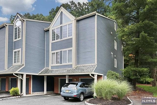 1st image of 117 Surrey Ct #117