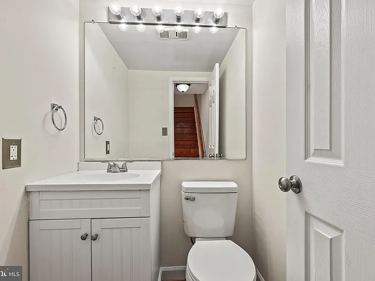 4045 Chetham Way — Photo 14