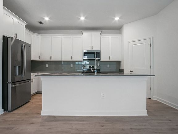 4th image of 3083 Camden Way
