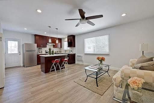 2nd image of 1004 Ravenscourt Ave