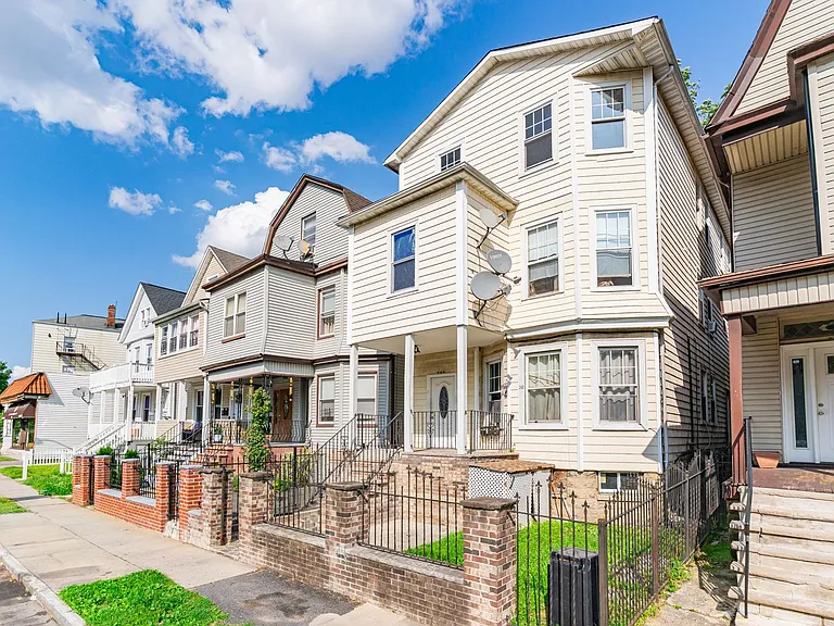 240 Halsted St — Photo 9