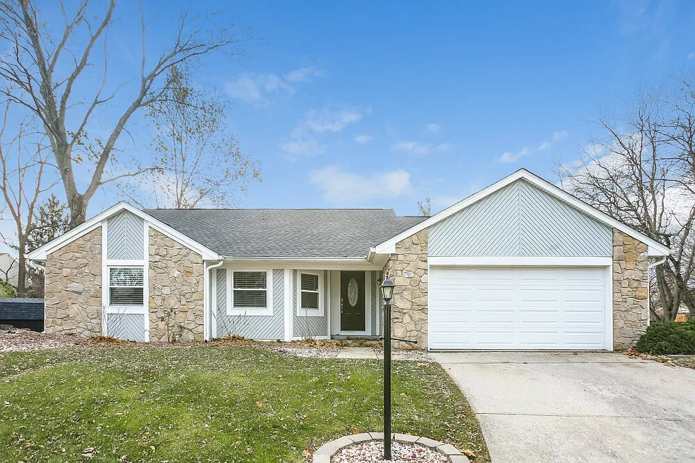 3 bed, 2.0 bath, 1549 sqft, $2,145 — Photo 1