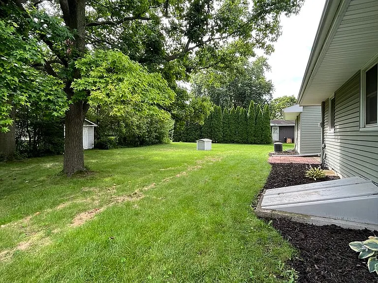 1200 N Linden St — Photo 19