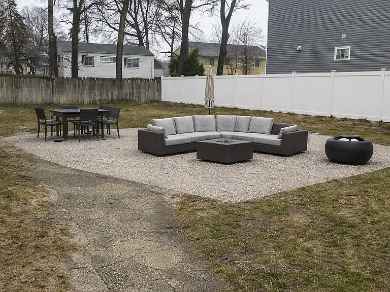 Ronkonkoma Ave — Photo 6