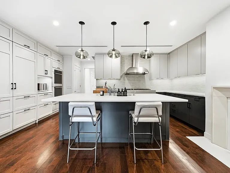 67 E 82nd St #TWNHS — Photo 6