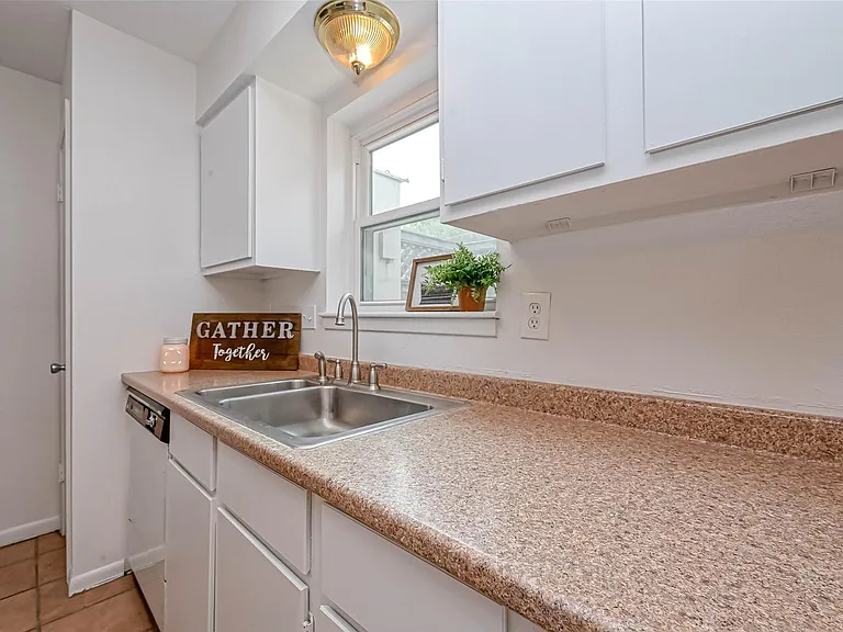 1911 Sherwood Forest St #9 — Photo 12