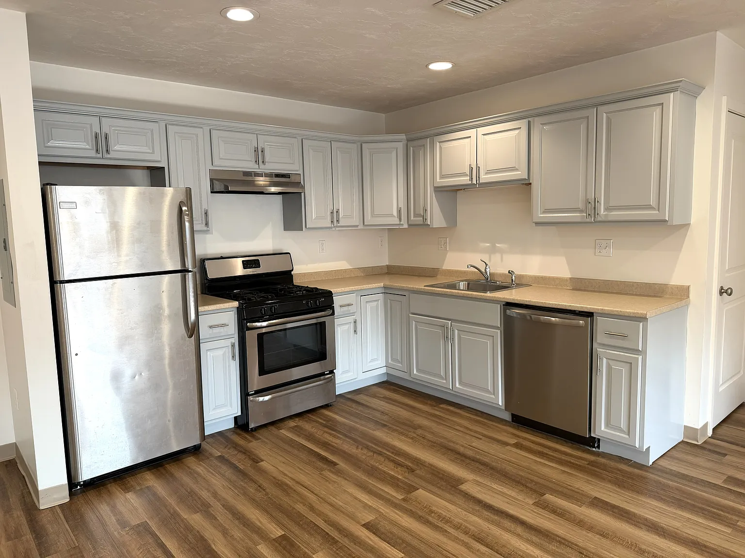 1 bed, 1200 sqft, $3,250 — Photo 2