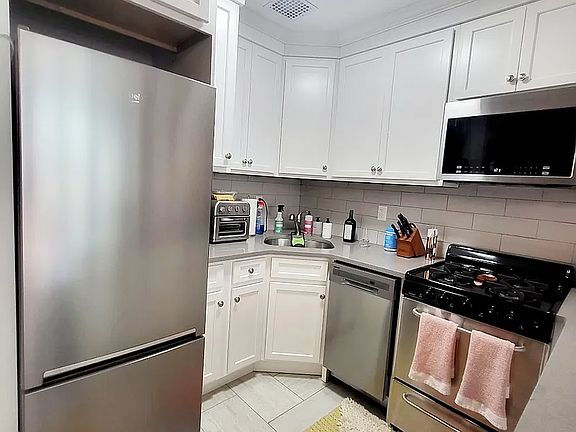 3rd image of 148 W 75th St #2F