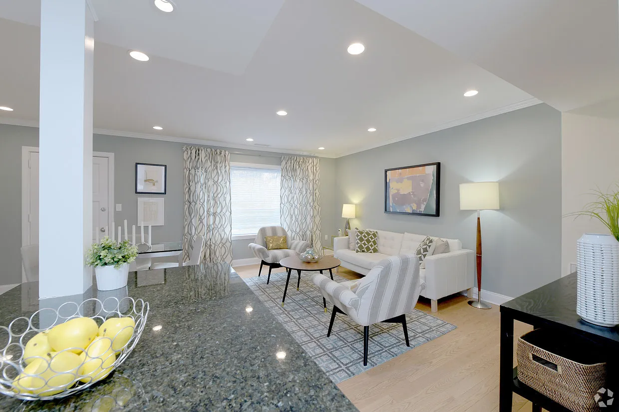 2 bed, 911 sqft, $3,645 — Photo 1
