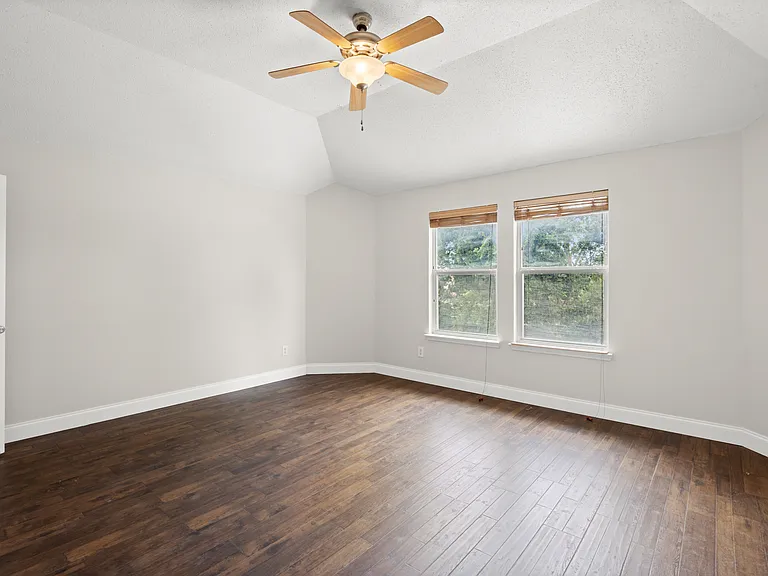2318 Hillgrove Ct — Photo 38