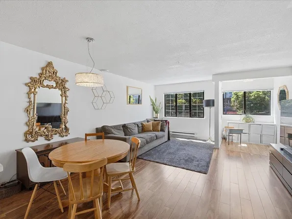 3368 Main St #203, Vancouver, BC V5V 3M7