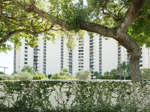 2480 Presidential Way #1006, West Palm Beach, FL 33401