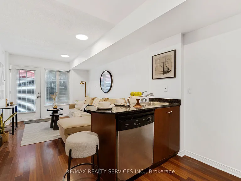 38 Western Battery Rd #632 — Photo 9