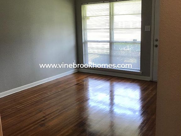 2nd image of 612 E Bethany Rd