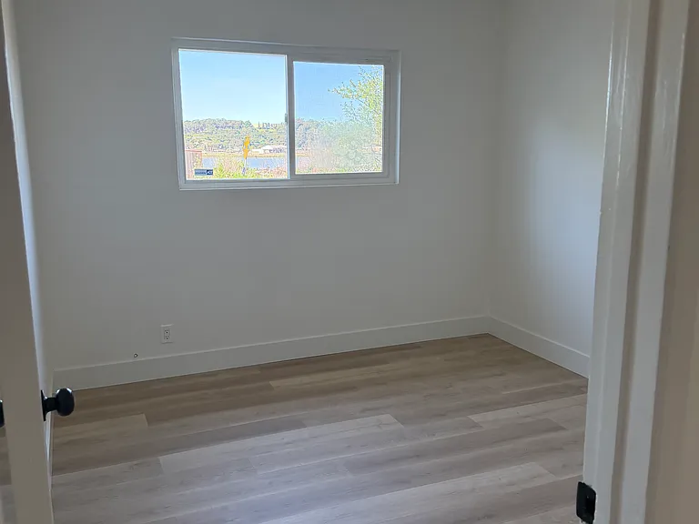 478 Porter St — Photo 3