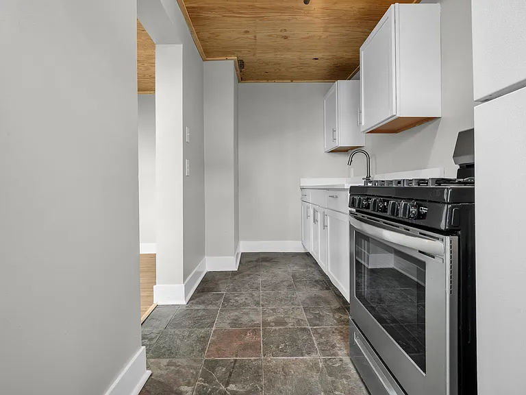 141 W 10th Ave #4 — Photo 2