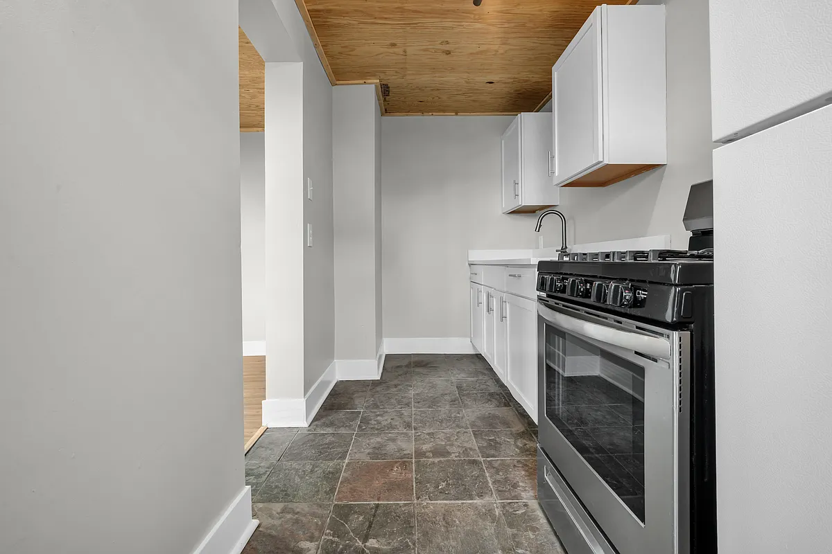 Building Photo - 141 W 10th Ave #4