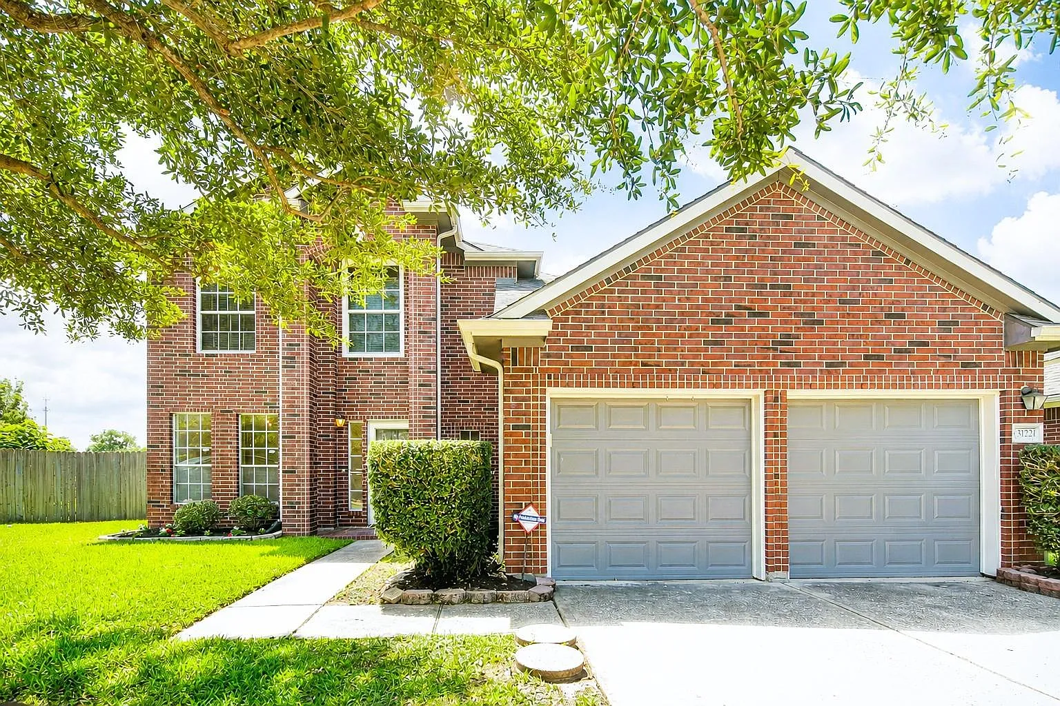 4 bed, 2.5 bath, 2150 sqft, $2,400 — Photo 1