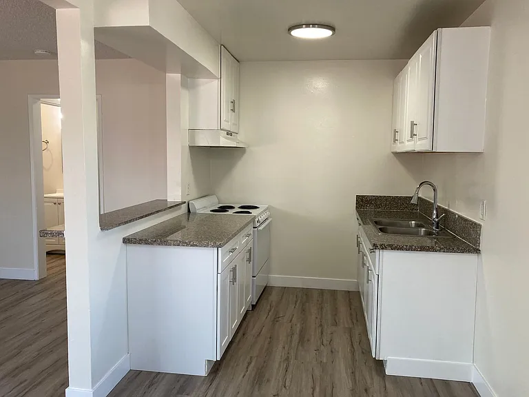 650 Linden Ave — Photo 28