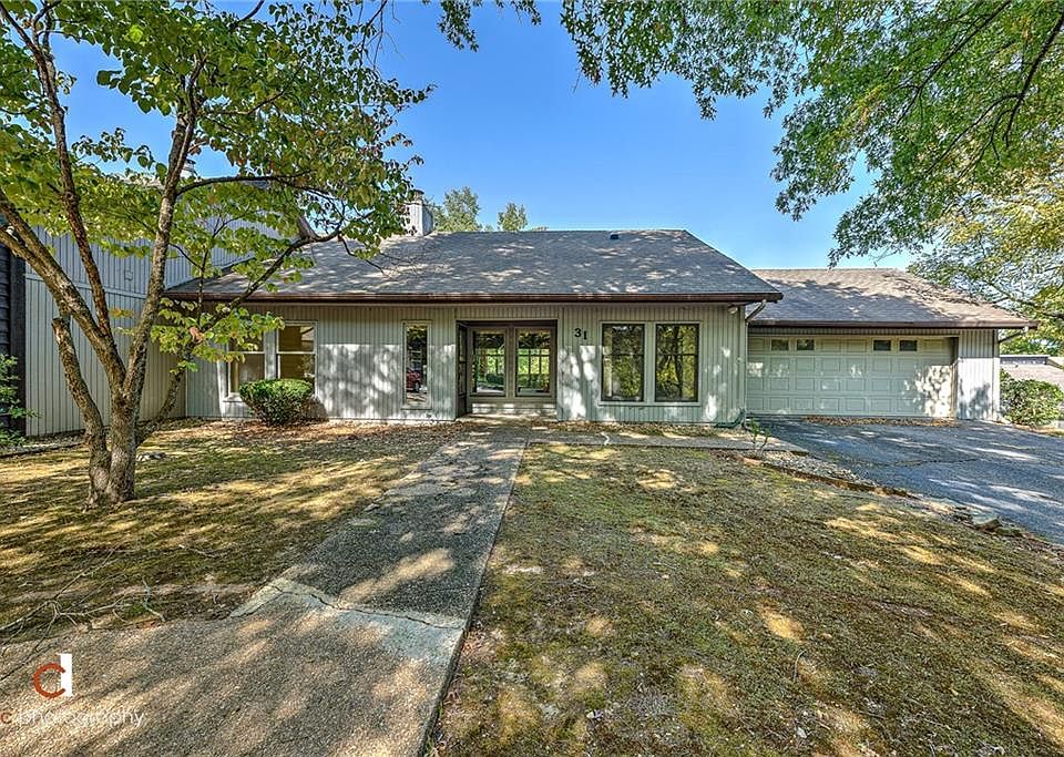 1st image of 31 Shakespeare Dr