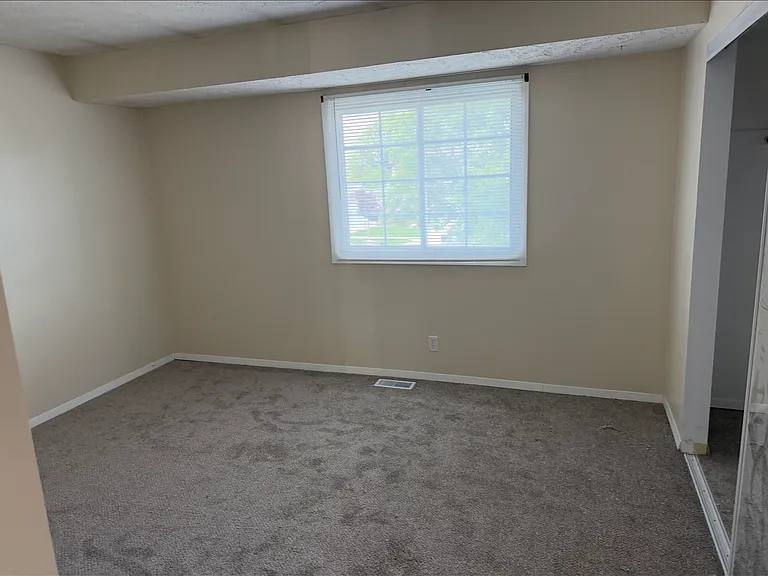 5020 Southwood Cir — Photo 5