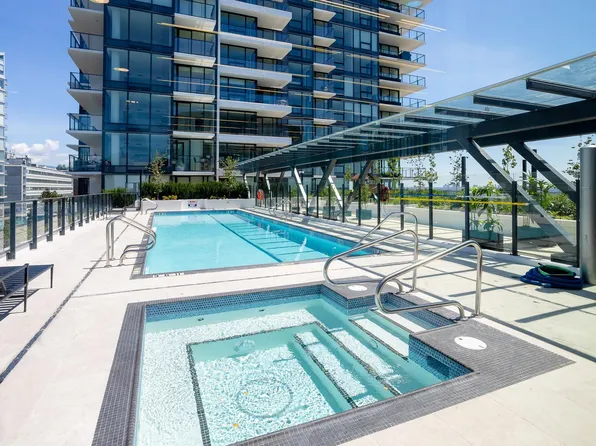 135 E 13th St #1203, North Vancouver, BC V7L 2L8